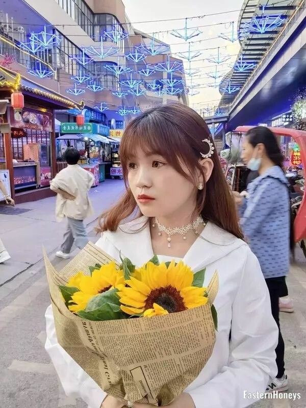 Qiaohong Profile image 5