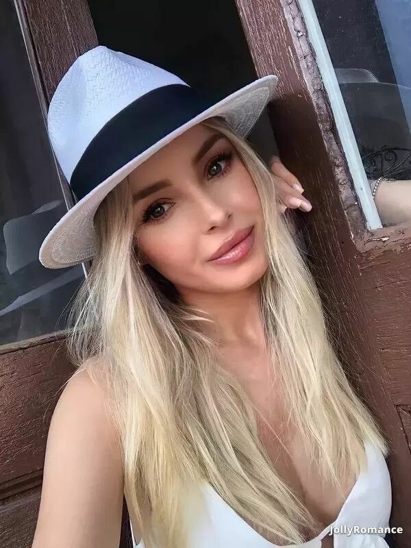 Elizabeth Profile image 5