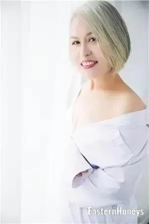 Elizabeth Profile image 5