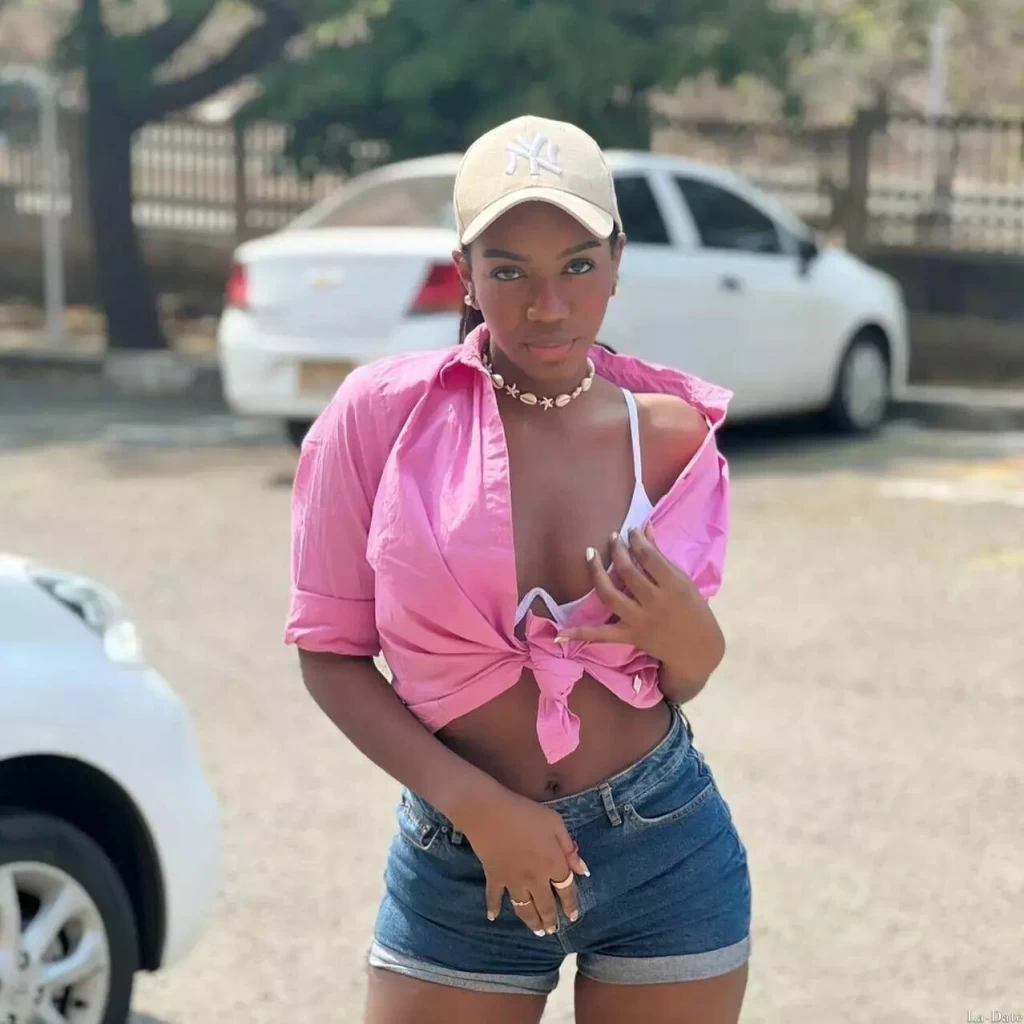 Sara Profile image 6